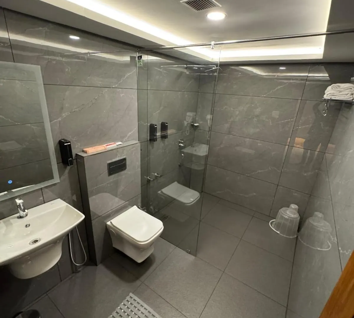 Hotel Horizon International Tullipurmbu India